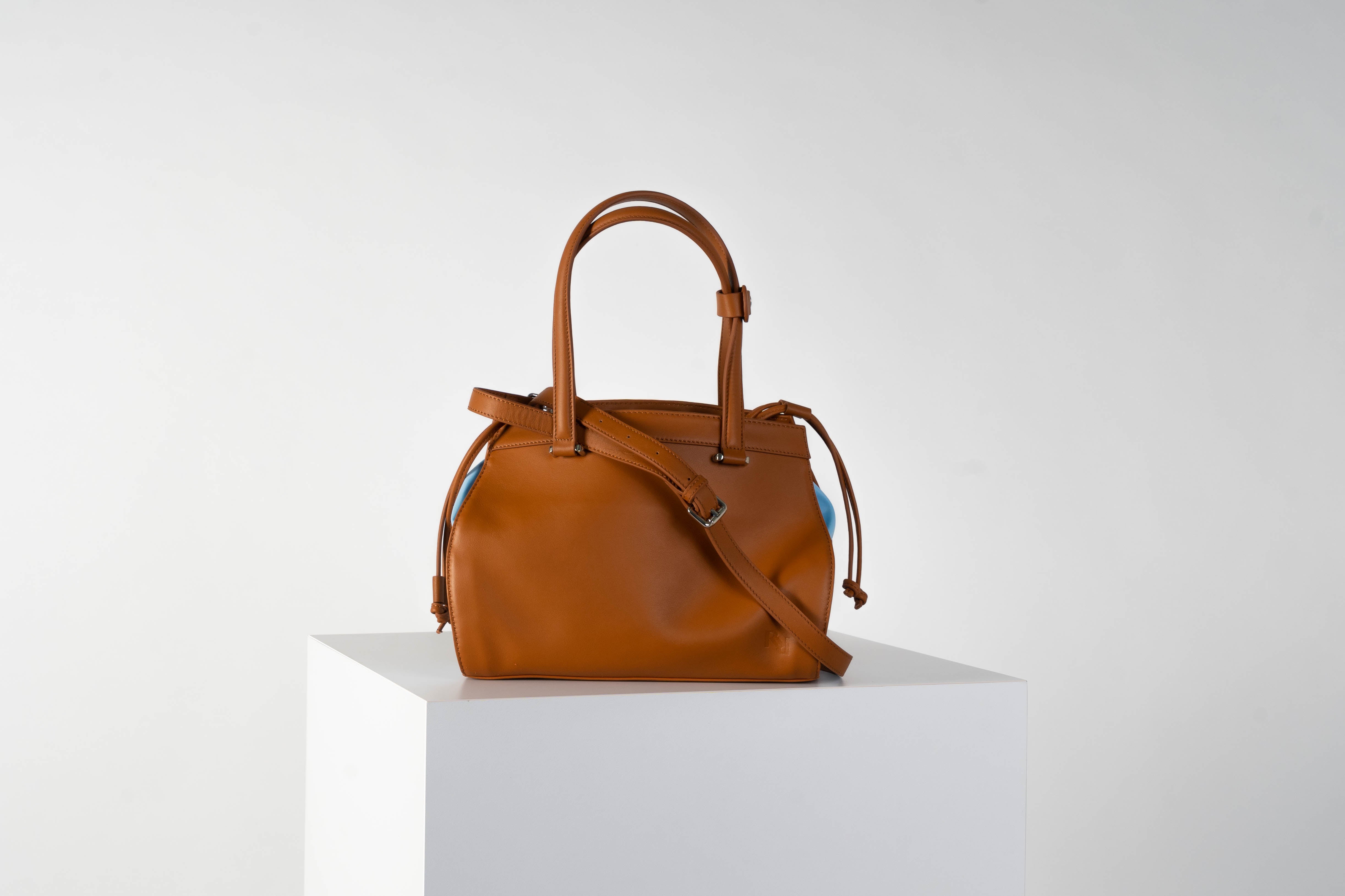 Supple Leather Gusset Bag In Tan With Azure Gusset