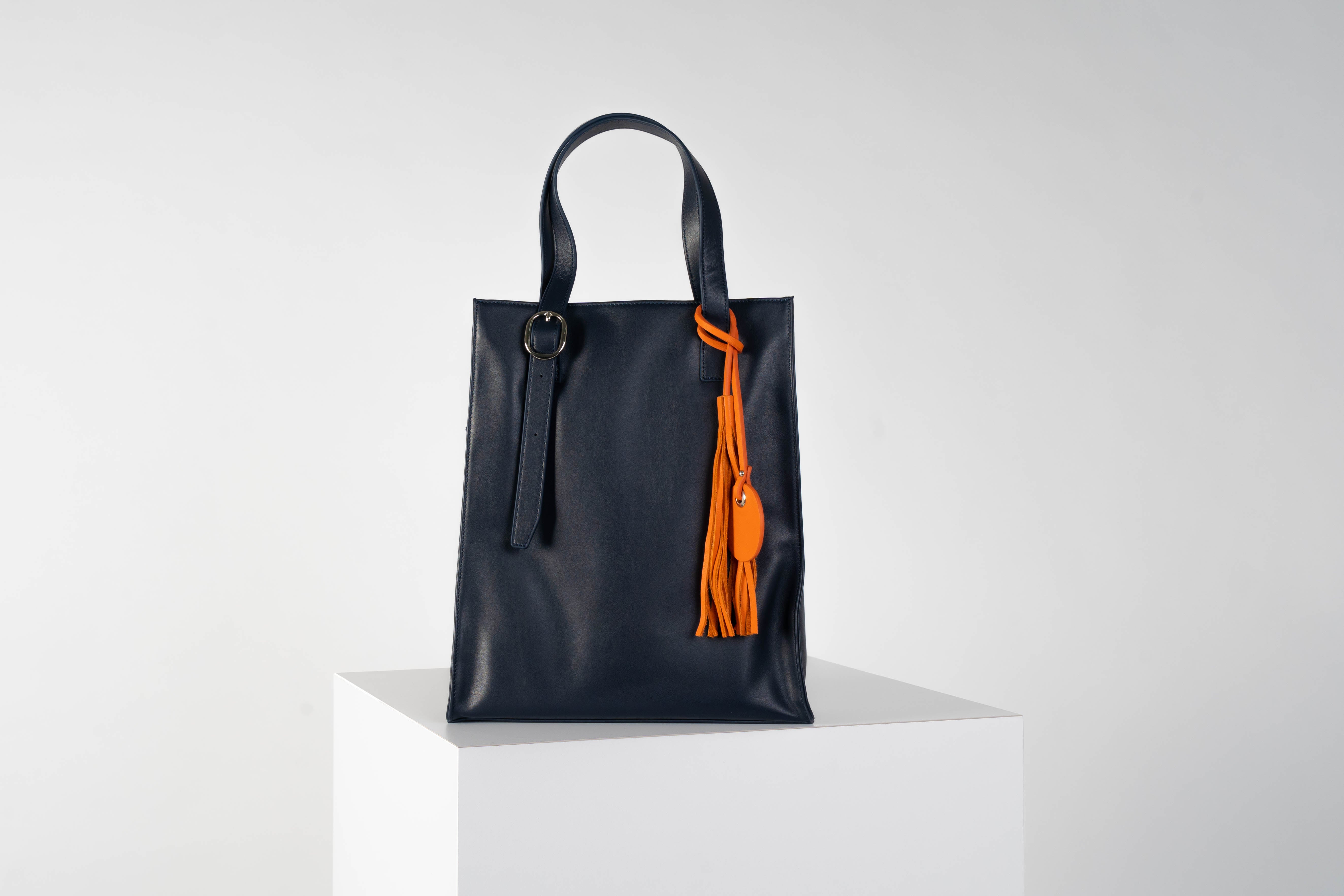 Supple leather laptop bag in navy