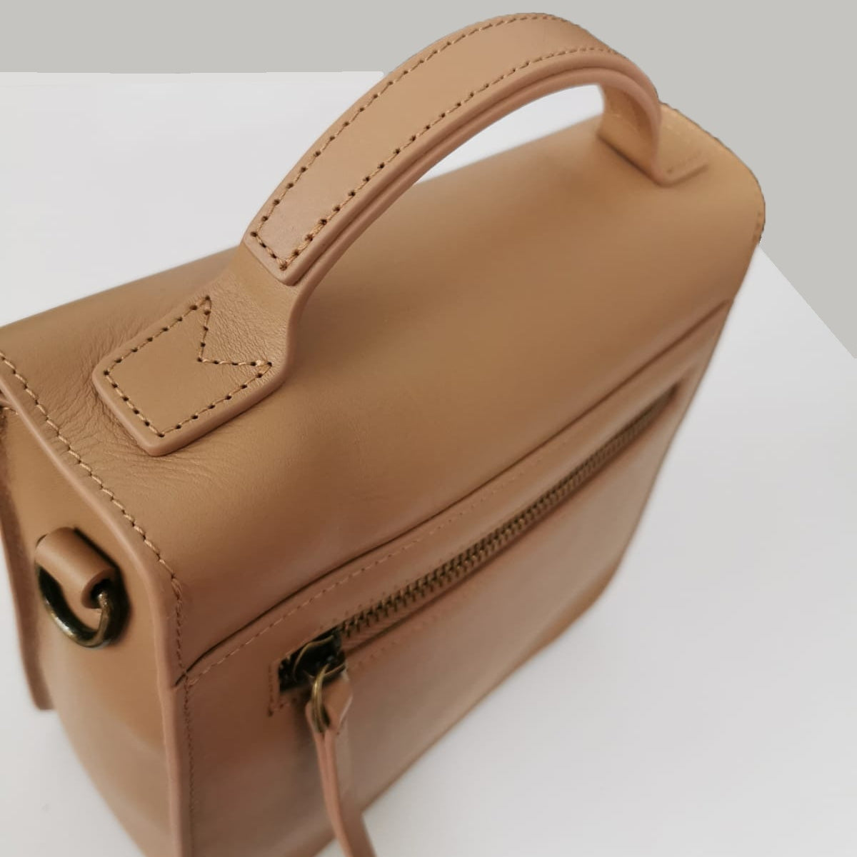 Leather crossbody bag in light brown colour