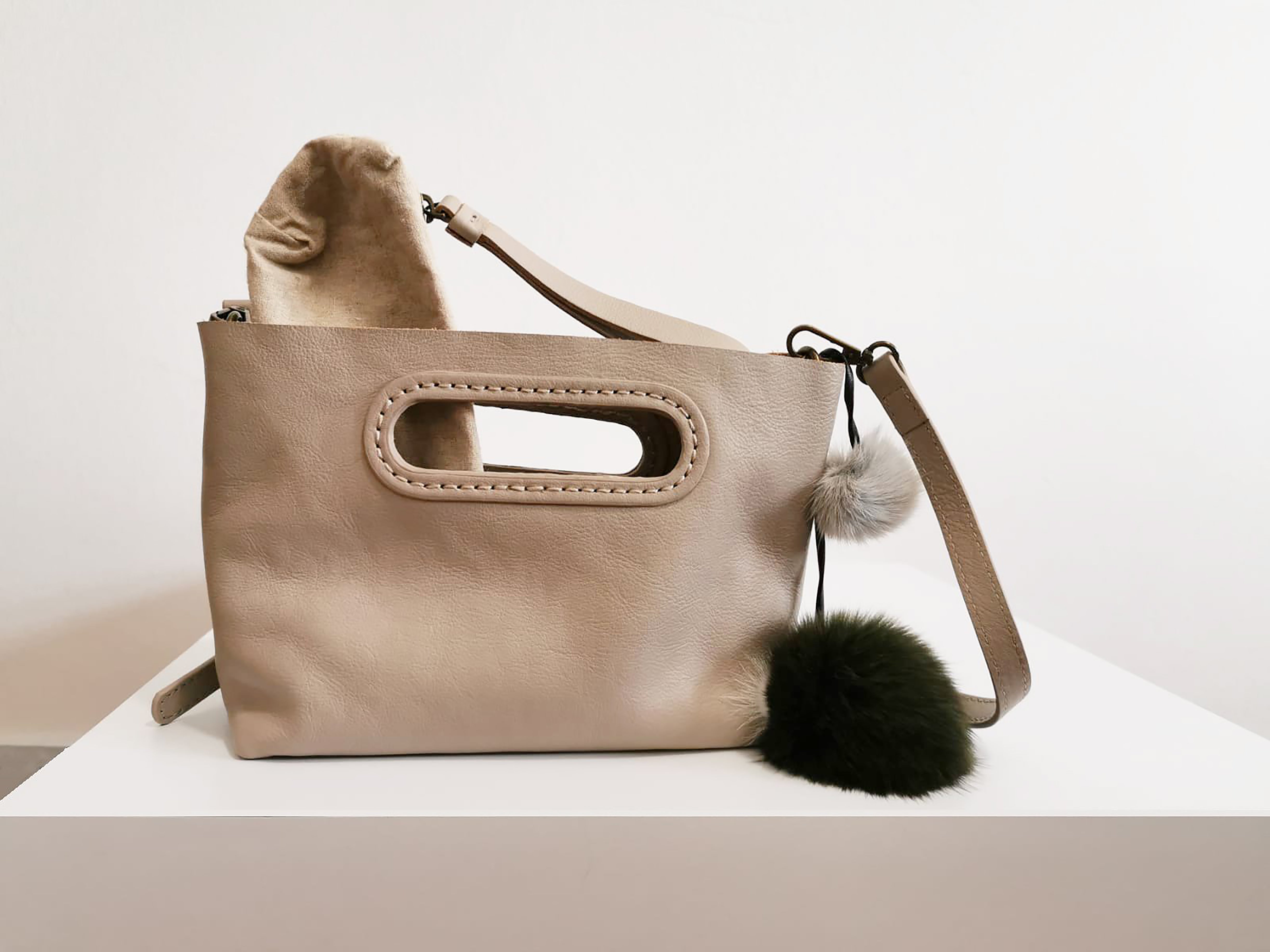 Neutral-colour tote and crossbody bag