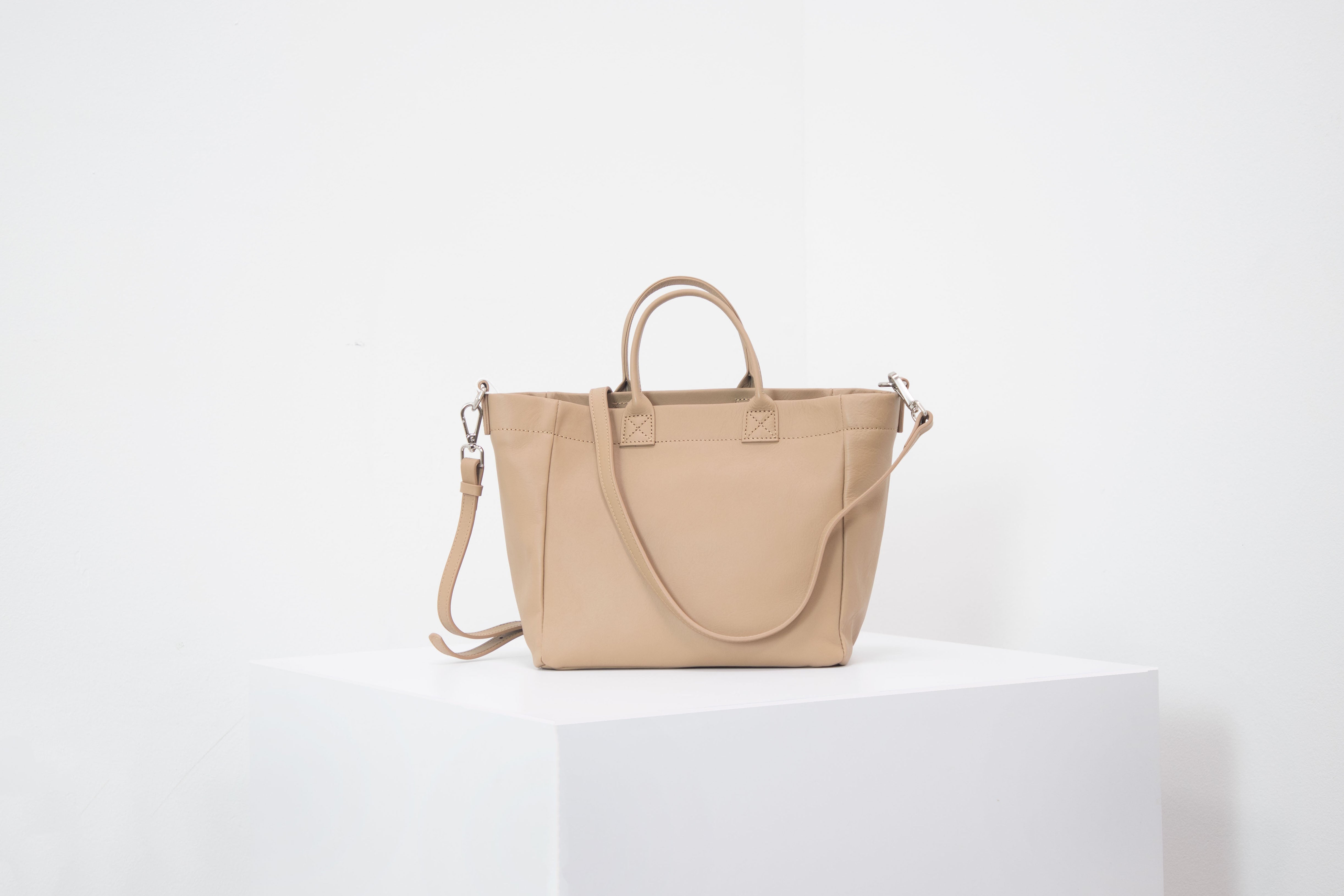 Light brown tote (sold out)