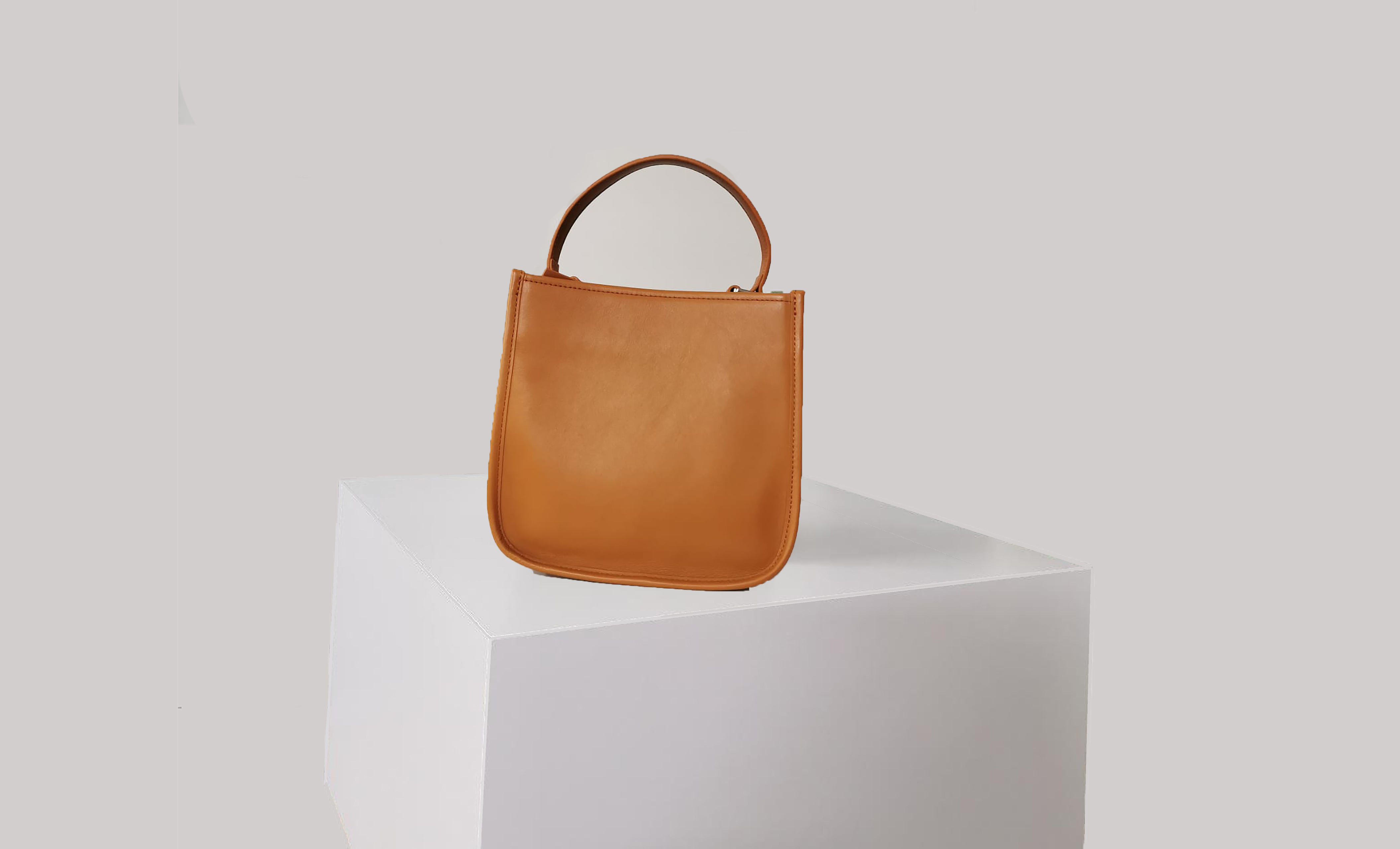 Crossbody bag in tan colour